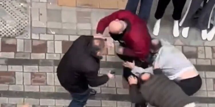 Alldaynews.gr Τον σκότωσε ο γείτονάς του για μία θέση πάρκινγκ (video)