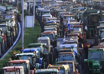 Σέρρες: Οι αγρότες έσπασαν το μπλόκο της ΕΛ.ΑΣ. και κατευθύνονται προς το τελωνείο Προμαχώνα