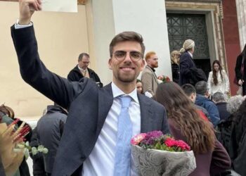 O Μάνος Γιαλιαδάκης αποφοίτησε με 9,8 από τη Νομική Αθηνών: Τον υψηλότερο βαθμό που έχει απονεμηθεί – Δούλευε τα καλοκαίρια ως ταξιτζής