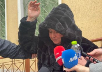 Ποινή φυλάκισης δύο ετών στη διευθύντρια που έδεσε με ταινία 13χρονο, «το έκανα για πλάκα, δεν δυσανασχετούσε» είπε (video)