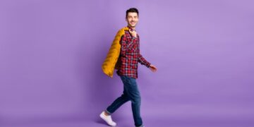 Autumn calling.  2 + 1 μοντέρνα outfits με ανδρικό αμάνικο μπουφάν για να είστε in style τη νέα εποχή!