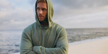 Autumn Men’s Wardrobe. 3 + 1 φθινοπωρινά ανδρικά φούτερ για τα μοντέρνα outfits της νέας σεζόν!