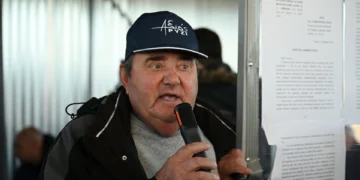 Alldaynews.gr Απίστευτες βρισιές Ανεστίδη για Μητσοτάκη μπροστά στους δημοσιογράφους (video)