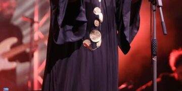 Alldaynews.gr Πασίγνωστη Ελληνίδα τραγουδίστρια διαγνώστηκε με καρκίνο – Το ανακοίνωσε: «Διαγνώστηκα με καρκίνο στον τράχηλο»