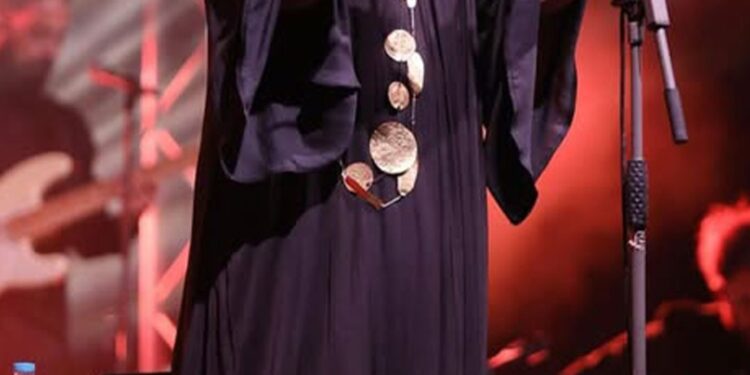 Alldaynews.gr Πασίγνωστη Ελληνίδα τραγουδίστρια διαγνώστηκε με καρκίνο – Το ανακοίνωσε: «Διαγνώστηκα με καρκίνο στον τράχηλο»