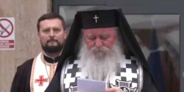 Τραγωδία με οπαδούς του ΠΑΟΚ: «Λύγισε» ο Μητροπολίτης Ιωάννης την στιγμή που διάβαζε τα ονόματα των 7 παλικαριών, στο τρισάγιο στη Ρουμανία