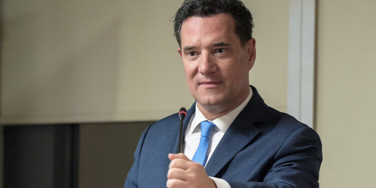 Γεωργιάδης: «Πιθανόν να έχουμε ξεφύγει και καμία φορά – Αν υπερασπίζεσαι ένα δύσκολο έργο, θα σου φύγει κανένας πόντος» (video)