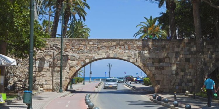 Κάτοικος στην Κω προσφέρει 2 εκατ. για να φτιαχτούν 9 σπίτια για γιατρούς και θέλει να μείνει ανώνυμος