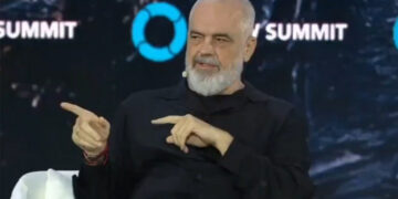 Ράμα σε δημοσιογράφο: «Ως Έλληνας πιστεύεις ότι είσαι άμεσος κληρονόμος του Πλάτωνα και του Αριστοτέλη, αλλά δεν είσαι»