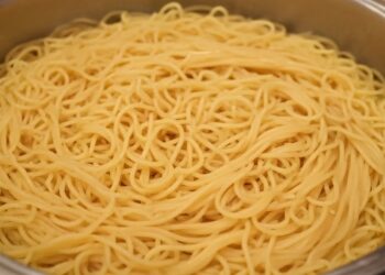 Βάζετε ελαιόλαδο στα μακαρόνια; Σταματήστε το αμέσως!