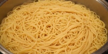 Βάζετε ελαιόλαδο στα μακαρόνια; Σταματήστε το αμέσως!