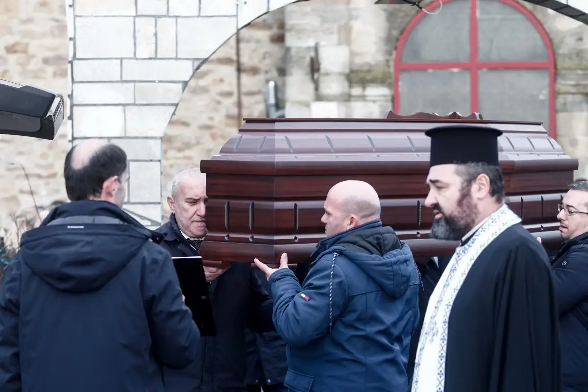 Ο ανατριχιαστικός επικήδειος του γιου της Αγάπης Μπουνόβα - «Μαμά...» 4 agapi kideia violanta2 1