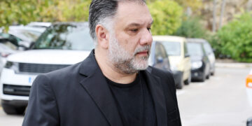 «Μαμά αυτό ήταν, τέλειωσε» – Πέθανε η μητέρα του Γρηγόρη Αρναούτογλου – Τα συγκινητικά του λόγια (video)