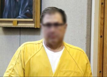 Επιχειρηματίας κατηγορείται ότι σκότωσε τον αδελφό του, τη σύζυγο και τα ανίψια του, πριν τους βάλει φωτιά (video)