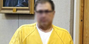 Επιχειρηματίας κατηγορείται ότι σκότωσε τον αδελφό του, τη σύζυγο και τα ανίψια του, πριν τους βάλει φωτιά (video)