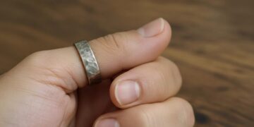 Δαχτυλίδια αντίχειρα: Ti συμβολίζει για τις γυναίκες και τι για τους άντρες – ένα κρυμμένο νόημα λίγοι γνωρίζουν