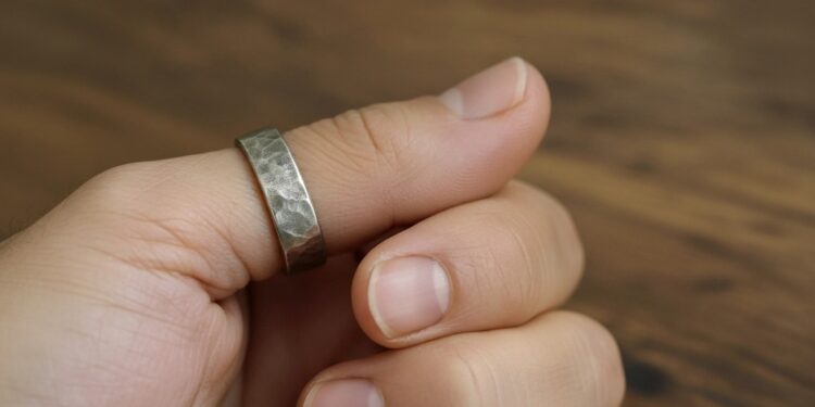 Δαχτυλίδια αντίχειρα: Ti συμβολίζει για τις γυναίκες και τι για τους άντρες – ένα κρυμμένο νόημα λίγοι γνωρίζουν