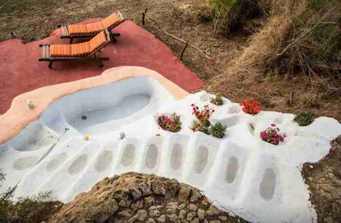 Το ζευγάρι που έφτιαξε στην Αμαλιάδα το ωραιότερο δεντρόσπιτο στην Ελλάδα Το ζευγάρι που έφτιαξε στην Αμαλιάδα το ωραιότερο δεντρόσπιτο στην Ελλάδα