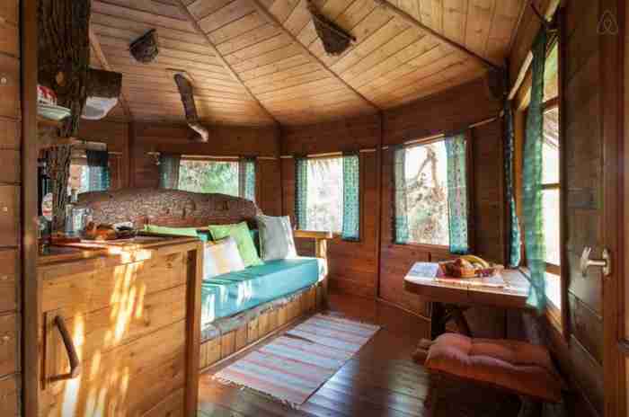 Το ζευγάρι που έφτιαξε στην Αμαλιάδα το ωραιότερο δεντρόσπιτο στην Ελλάδα Το ζευγάρι που έφτιαξε στην Αμαλιάδα το ωραιότερο δεντρόσπιτο στην Ελλάδα