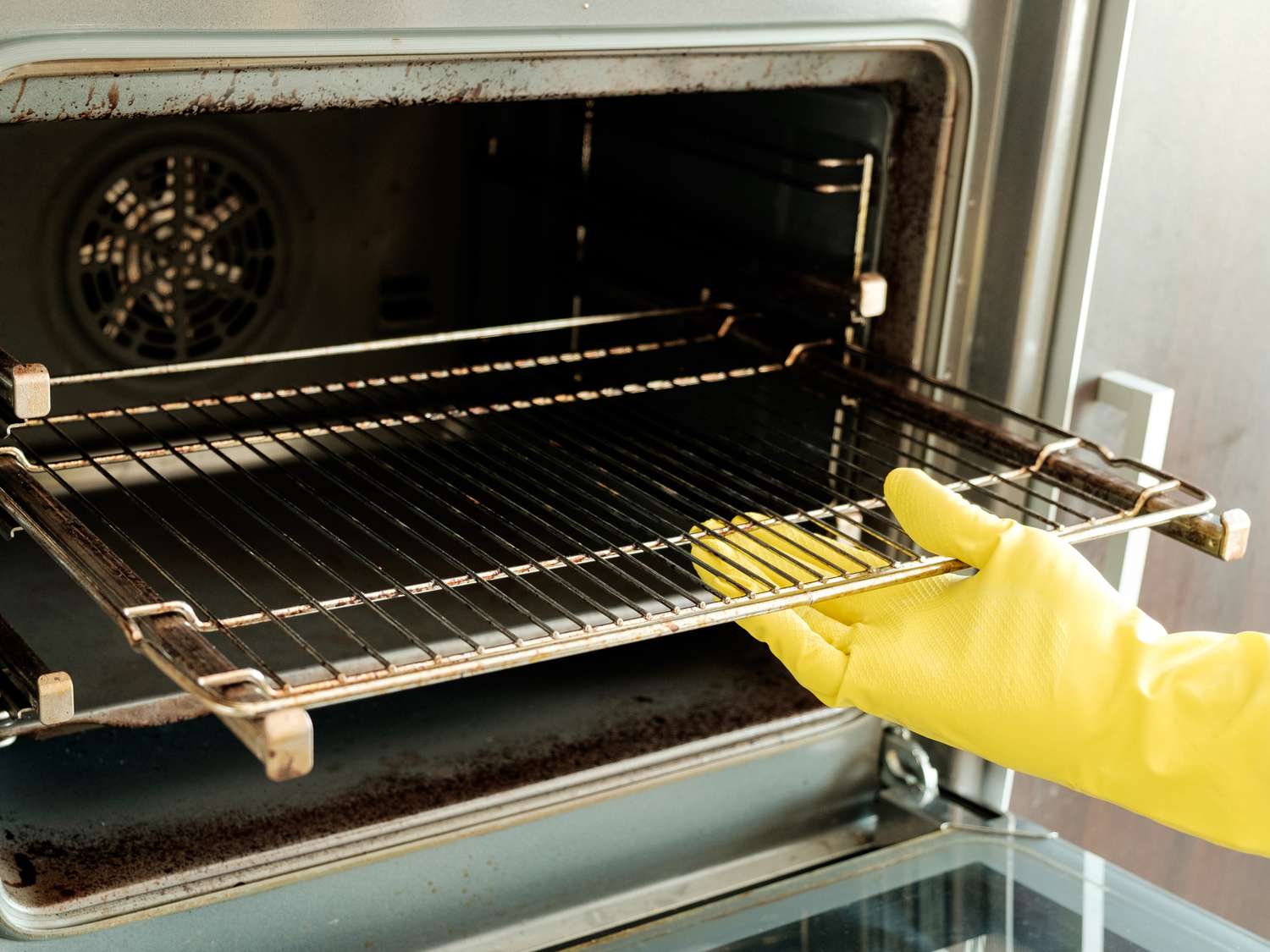 dirty oven gettyimages 657102878 4x3 6297e9ab331f4fde9a07fd679be0bdc2