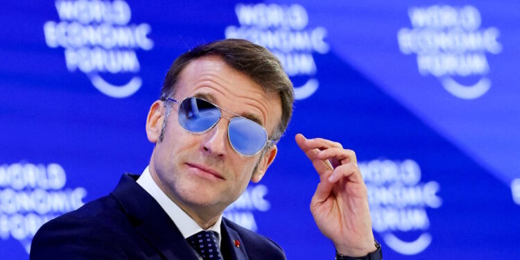 Ο Μακρόν με βίντεο βάζει τέλος στα social media για παιδιά κάτω των 15 ετών στη Γαλλία – Stop και στα κινητά στα σχολεία