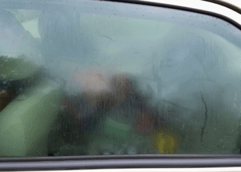 Καθηγήτρια έκανε σεξ με 14χρονο μαθητή μέσα στο αυτοκίνητο, ενώ στο πίσω κάθισμα βρίσκονταν δυο ακόμη ανήλικοι