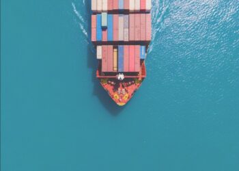 Πότε η θάλασσα “κερδίζει” την αεροπορική μεταφορά