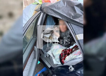 Αδιανόητο: 87χρονη ζει σε αμάξι τυλιγμένο με εφημερίδες και την έκλεψαν – «Θέλω δουλειά, όχι ελεημοσύνη» (video)