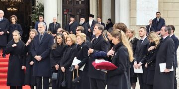 Κηδεία πριγκίπισσας Ειρήνης: Το τελευταίο αντίο στη Μητρόπολη Αθηνών – Η οικογένεια Ντε Γκρες συνόδευσε τη σορό
