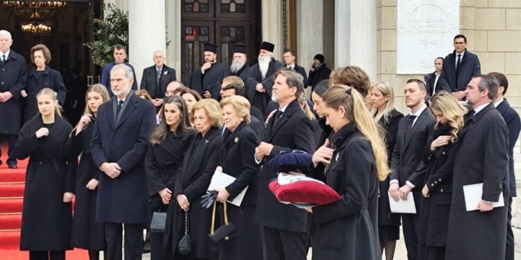 Κηδεία πριγκίπισσας Ειρήνης: Το τελευταίο αντίο στη Μητρόπολη Αθηνών – Η οικογένεια Ντε Γκρες συνόδευσε τη σορό