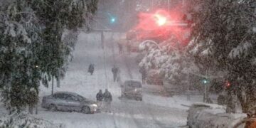 Καιρός: Πολική αέρια μάζα φέρνει χιόνια ακόμα και στα πεδινά – Οι περιοχές που θα επηρεαστούν και πότε, η διαφωνία των μετεωρολόγων (εικόνες)