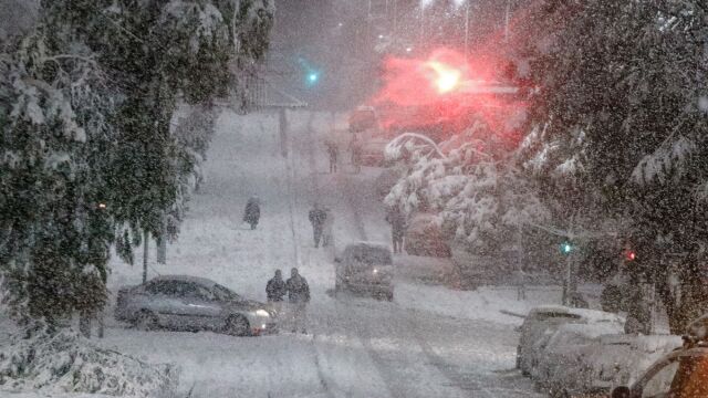 Καιρός: Πολική αέρια μάζα φέρνει χιόνια ακόμα και στα πεδινά – Οι περιοχές που θα επηρεαστούν και πότε, η διαφωνία των μετεωρολόγων (εικόνες)