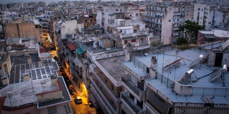 Η πρώτη κοινωνική κατοικία δόθηκε σε μονογονεϊκή οικογένεια