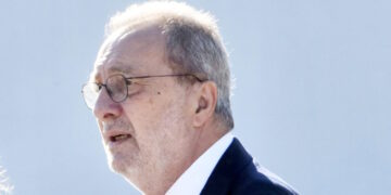 Ο συγκλονιστικός επικήδειος του Στρατή Λιαρέλη για τον Γιώργο Παπαδάκη: «Γιωργάρα στο καλό, για μένα ήσουν αδερφός»