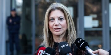 Μαρία Καρυστιανού: Της ζητούν πίσω 5.000 ευρώ για ταξίδια που πήγε με τον Σύλλογο – Τα έσοδα της συναυλίας και η δωρεά χήρας γνωστού τραγουδιστή