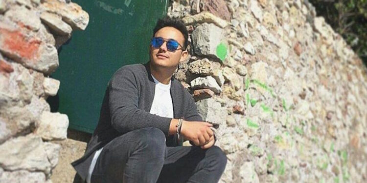 «Η νταλίκα έκανε αριστερά και δεν τον είδε, έχουν κοπεί τα πόδια μου» λέει ο πατέρας του 25χρονου που σκοτώθηκε (video)