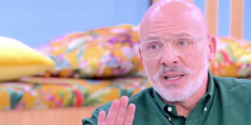 Μουτσινάς σε Καινούργιου για το όνομα του παιδιού της: «Και ‘Φρόσω’ της μαμάς μου δεν μπορείς να το κολλήσεις κάπου; – Δεν είμαι διατεθειμένος να κάνω τα πάντα για τα χρήματα» (video)