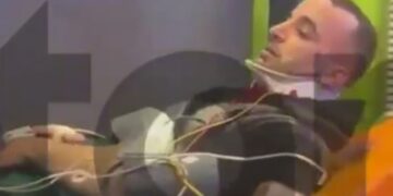 Alldaynews.gr Συγκλονιστικό βίντεο από τη διακομιδή των τραυματισμένων οπαδών του ΠΑΟΚ στο νοσοκομείο