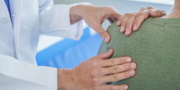 Alldaynews.gr Νέα πιθανή θεραπευτική προσέγγιση για τη νόσο Πάρκινσον – Πώς εξαπλώνεται από το έντερο στον εγκέφαλο