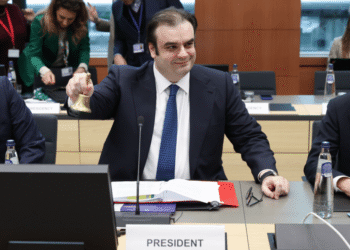 Σαφές μήνυμα Πιερρακάκη για Γροιλανδία και δασμολογικές απειλές