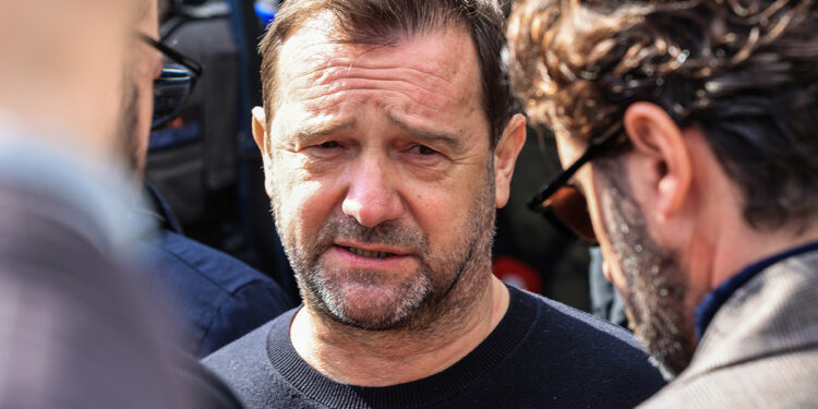 Ο Πλακιάς απαντά στο κόμμα Καρυστιανού με σκηνή από ελληνική ταινία – «Θα το ξαναδείτε το έργο σε καινούργια εκδοχή»