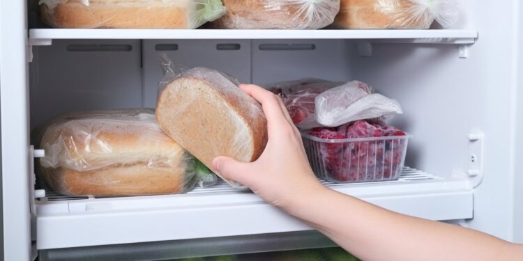 Ψωμί στην κατάψυξη: Το συχνό λάθος που απειλεί την υγεία
