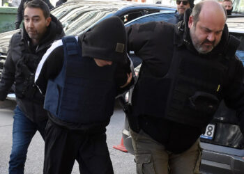 Μητέρα 17χρονου: «Ο Άγγελος μαρτύρησε σαν το Χριστό, τον γονάτισαν μπροστά στην κεντρική εκκλησία» (video)