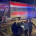 Εκτροχιασμός τρένων: Απελπισμένοι επιβάτες, άνοιγαν με σφυριά πόρτες και παράθυρα – Τουλάχιστον 21 νεκροί και πάνω από 100 τραυματίες (video)