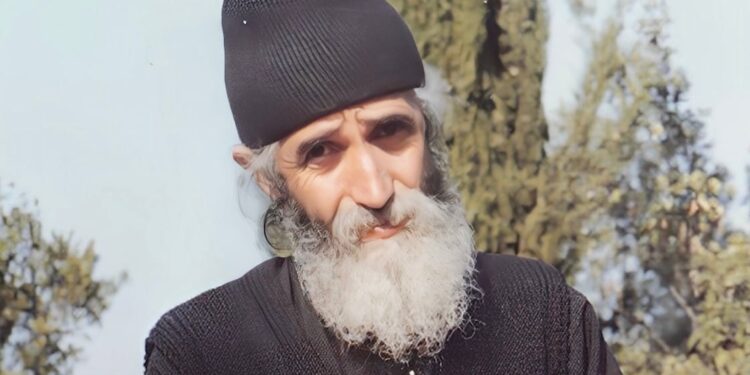 Άγιος Παΐσιος: «Σε τού­τη την ζωή οι φι­λό­τι­μοι τα πλη­ρώ­νουν όλα»