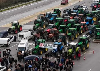 Αγρότες: 18 μπλόκα και σύλλογοι ζητούν διάλογο με τον πρωθυπουργό