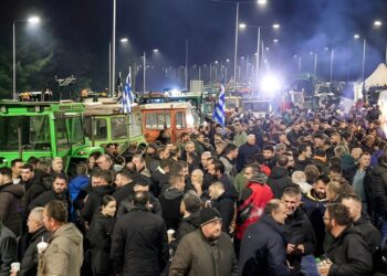 Οι αγρότες κόβουν την Ελλάδα στα δύο – Κλείνουν τα Τέμπη για 48 ώρες