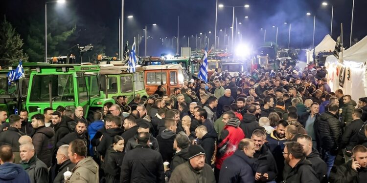 Alldaynews.gr Οι αγρότες κόβουν την Ελλάδα στα δύο – Κλείνουν τα Τέμπη για 48 ώρες