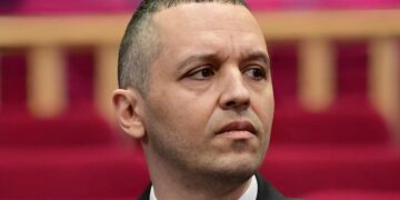 Ο Ηλίας Κασιδιάρης στηρίζει το κόμμα της Μαρίας Καρυστιανού