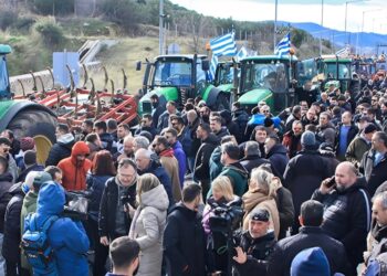 ΕΚΤΑΚΤΗ ΑΝΑΚΟΙΝΩΣΗ ΑΓΡΟΤΩΝ ΑΠΟ ΤΑ ΜΠΛΟΚΑ ΓΙΑ ΜΗΤΣΟΤΑΚΗ ΚΑΙ ΚΥΒΕΡΝΗΣΗ